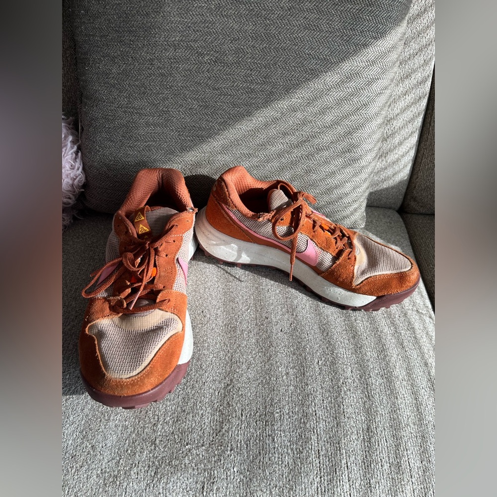 Nike Men’s ACG Lowcate Dark Russet Coral Trail Athletic Shoe DM8019-201 Size 9.5
